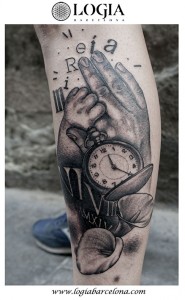 tatuaje-pierna-reloj-Logia-Barcelona-Arse   